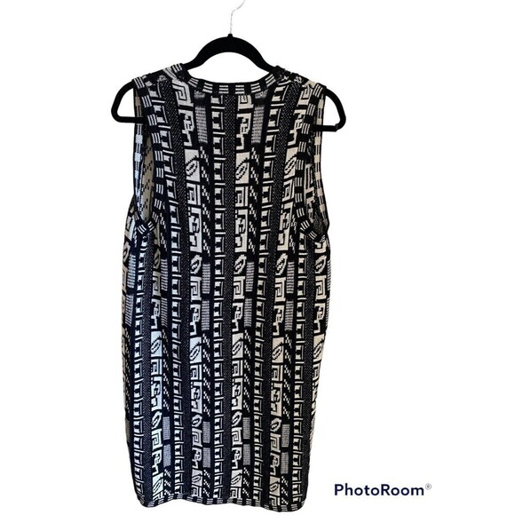#1 Black & White Sleeveless Sweater Duster. O/S - Picture 2 of 2